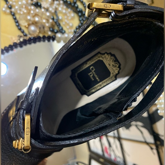 😍Fun and Edgy!Dior Cavaliere low boot.Leather with brass details Retail$1250.00 - Picture 11 of 11